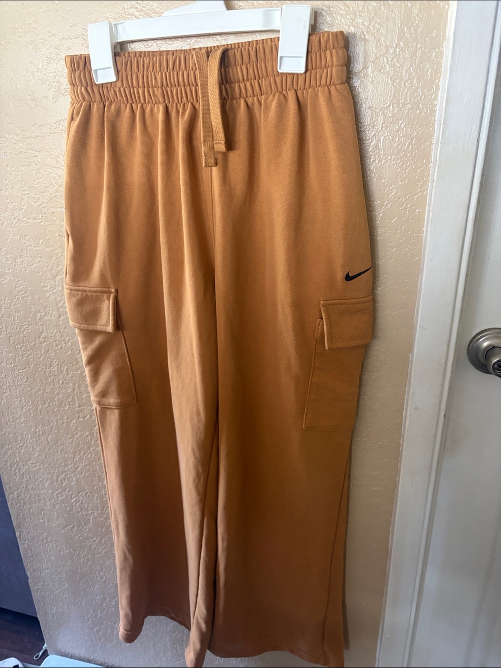 Nike sportswear girls dry fit oversized fleece cargo sweatpants youth medium
